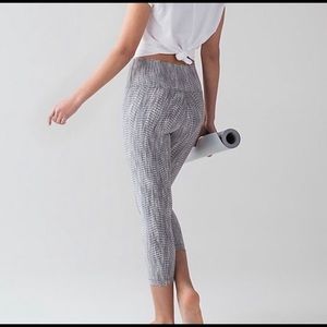 Cropped gray lululemon leggings